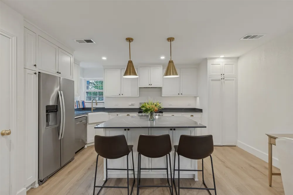 6042 Mercedes Avenue Dallas, TX 75206