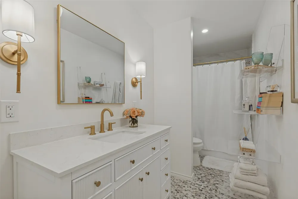 6042 Mercedes Avenue Dallas, TX 75206