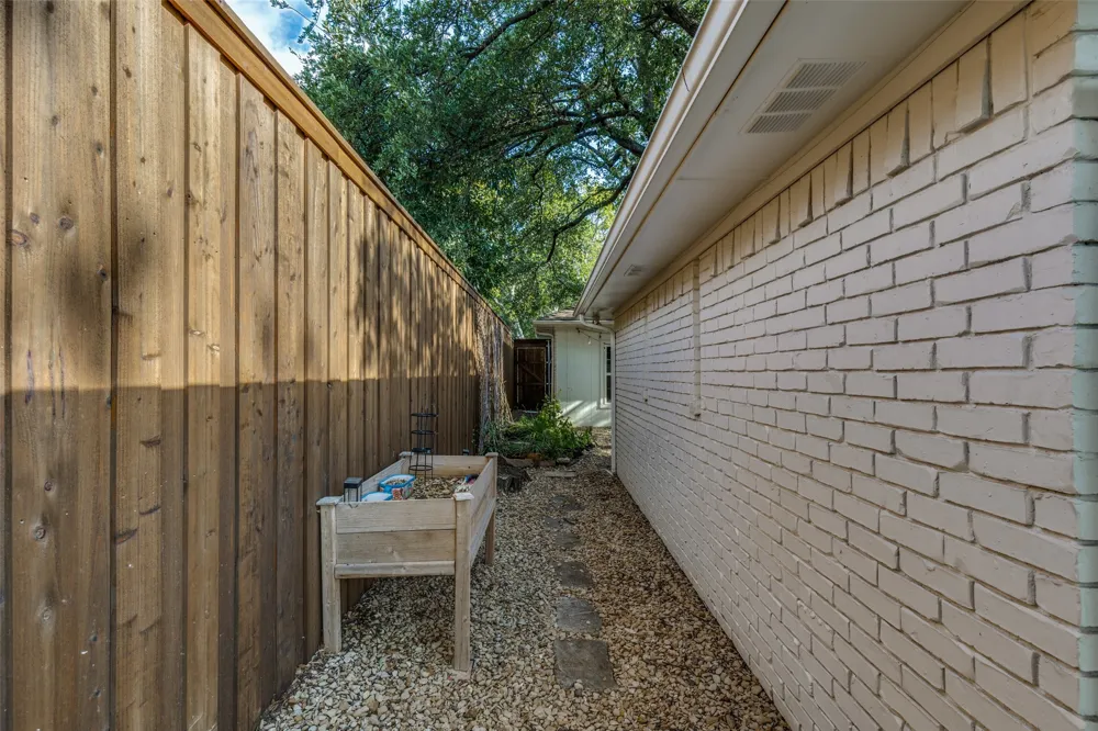 6042 Mercedes Avenue Dallas, TX 75206