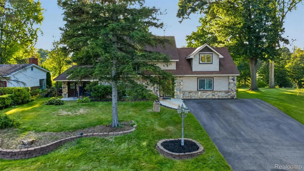 1155 Dolane Boulevard White Lake Charter Township, MI 48383