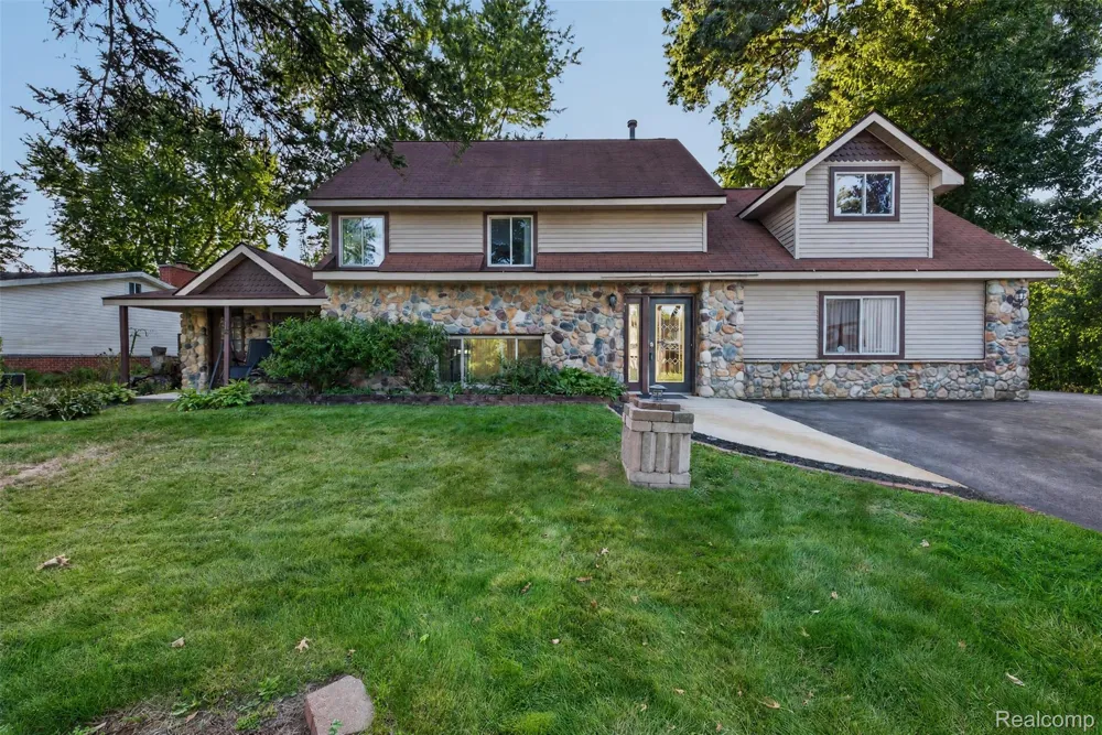 1155 Dolane Boulevard White Lake Charter Township, MI 48383