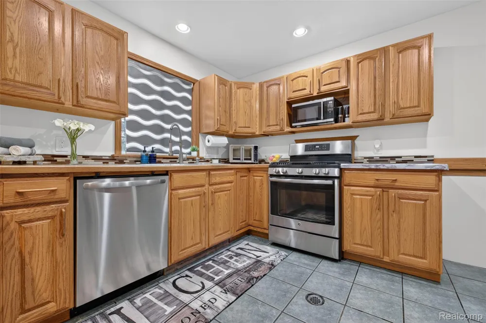 1155 Dolane Boulevard White Lake Charter Township, MI 48383