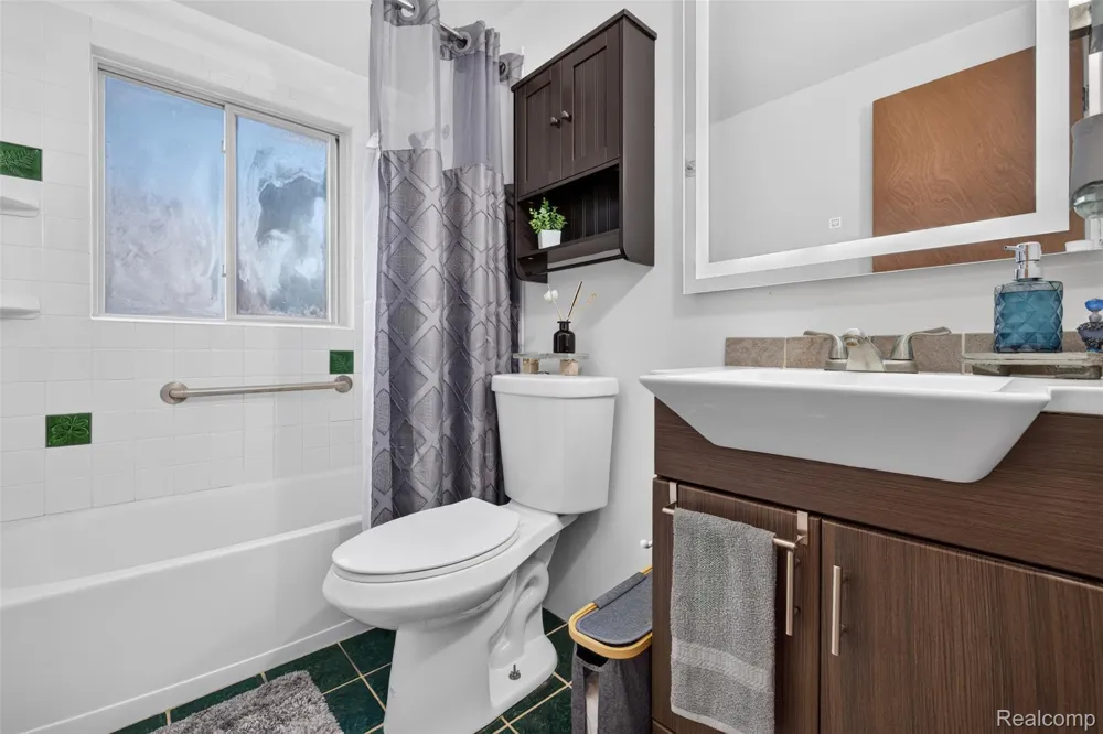 1155 Dolane Boulevard White Lake Charter Township, MI 48383