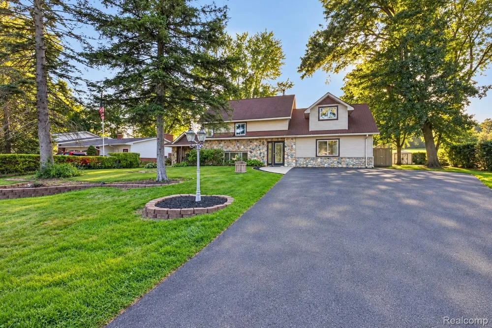 1155 Dolane Boulevard White Lake Charter Township, MI 48383