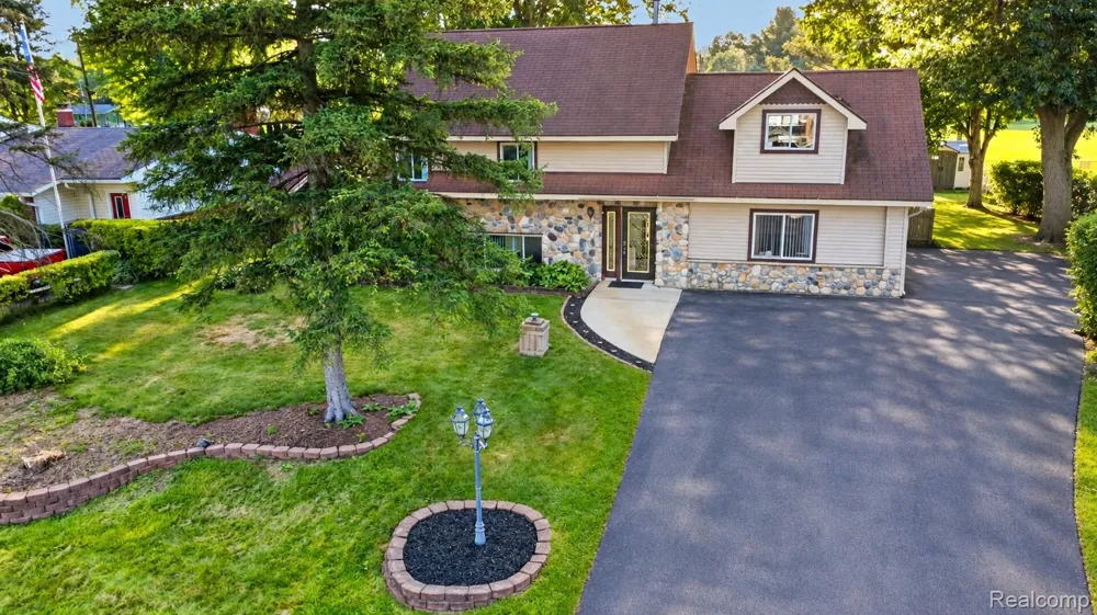 1155 Dolane Boulevard White Lake Charter Township, MI 48383