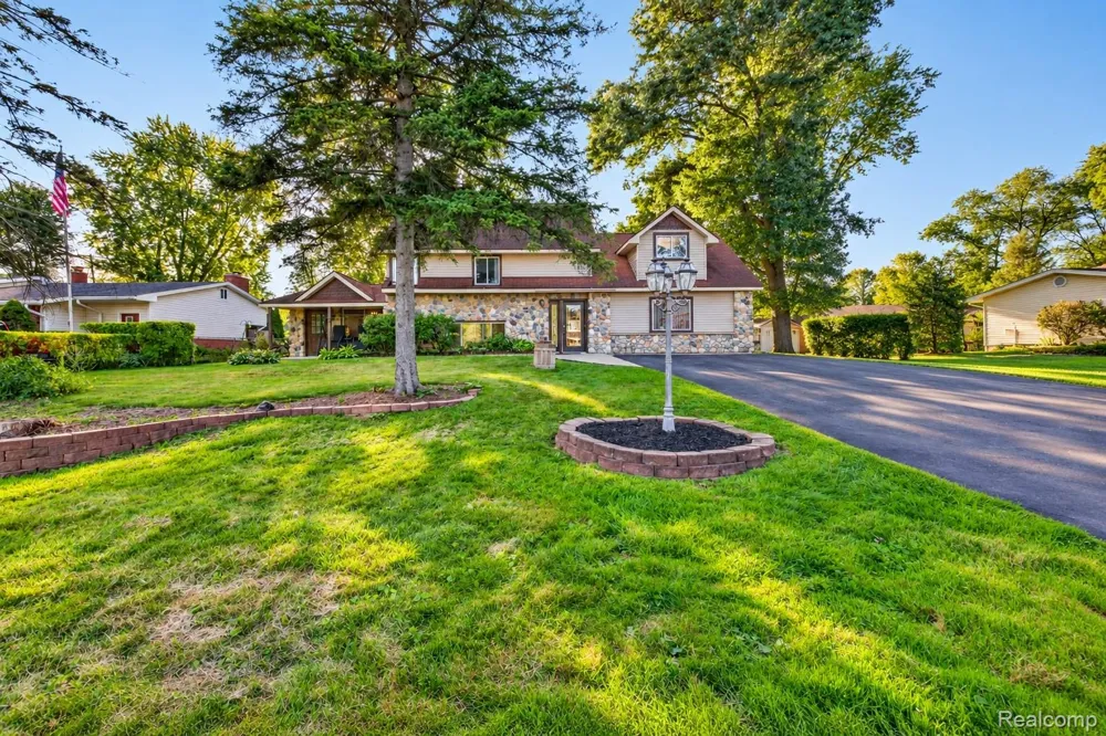 1155 Dolane Boulevard White Lake Charter Township, MI 48383