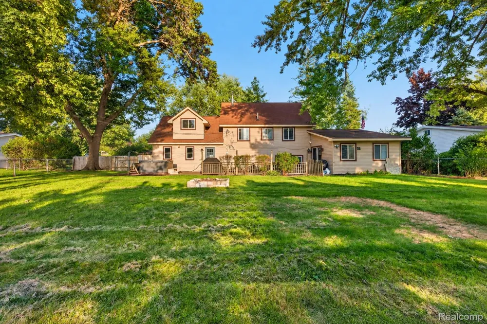 1155 Dolane Boulevard White Lake Charter Township, MI 48383