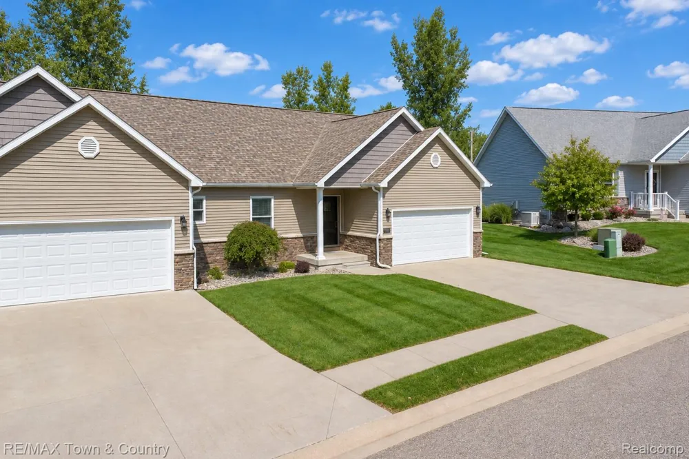 7070 Cambridge Drive #12 Flushing Charter Township, MI 48433