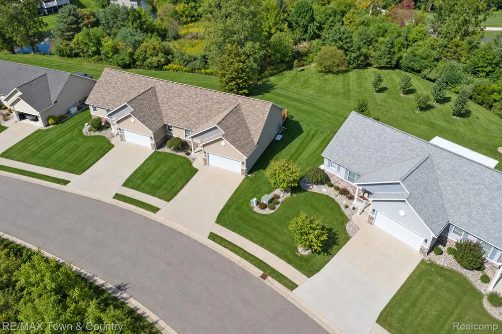 7070 Cambridge Drive #12 Flushing Charter Township, MI 48433