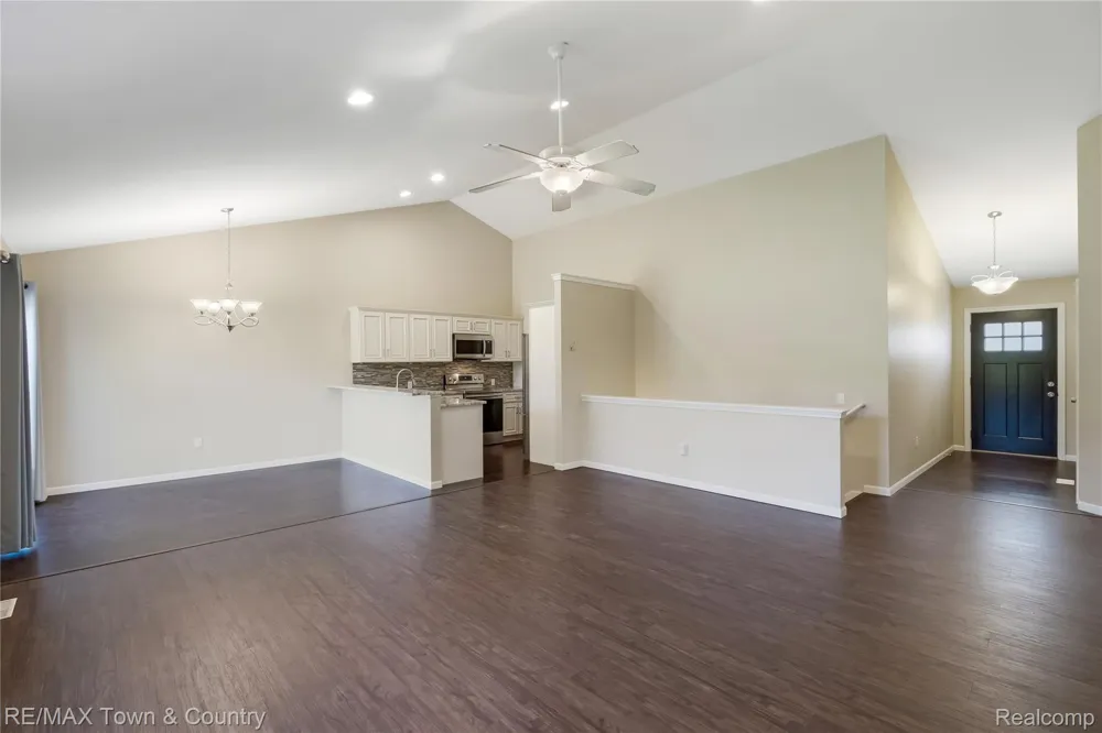 7070 Cambridge Drive #12 Flushing Charter Township, MI 48433