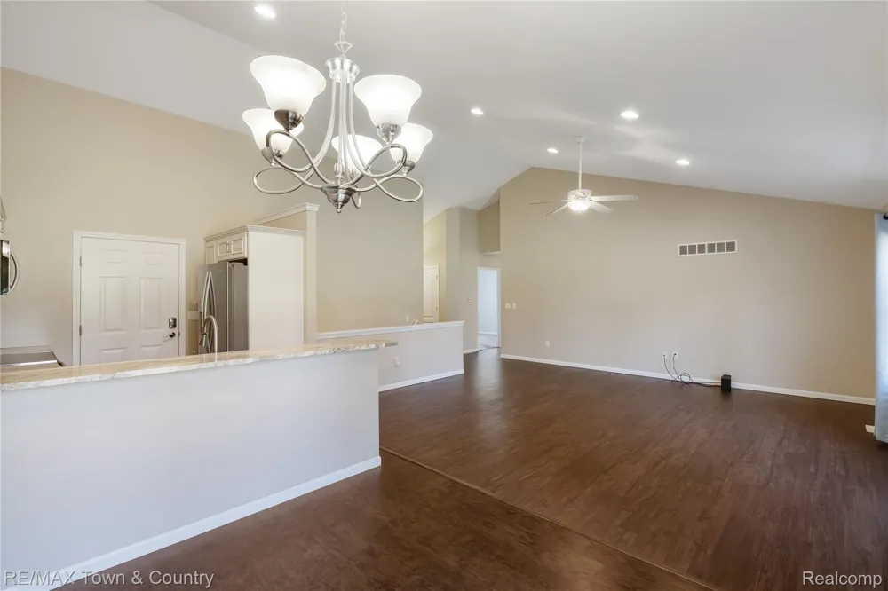 7070 Cambridge Drive #12 Flushing Charter Township, MI 48433