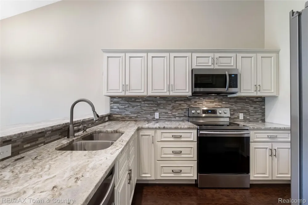 7070 Cambridge Drive #12 Flushing Charter Township, MI 48433