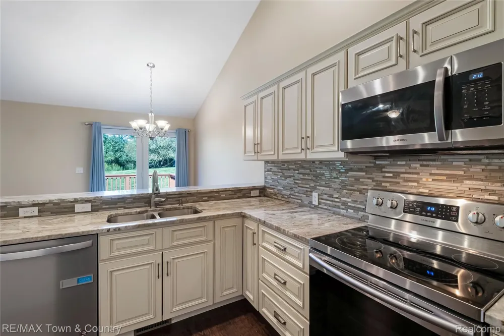 7070 Cambridge Drive #12 Flushing Charter Township, MI 48433