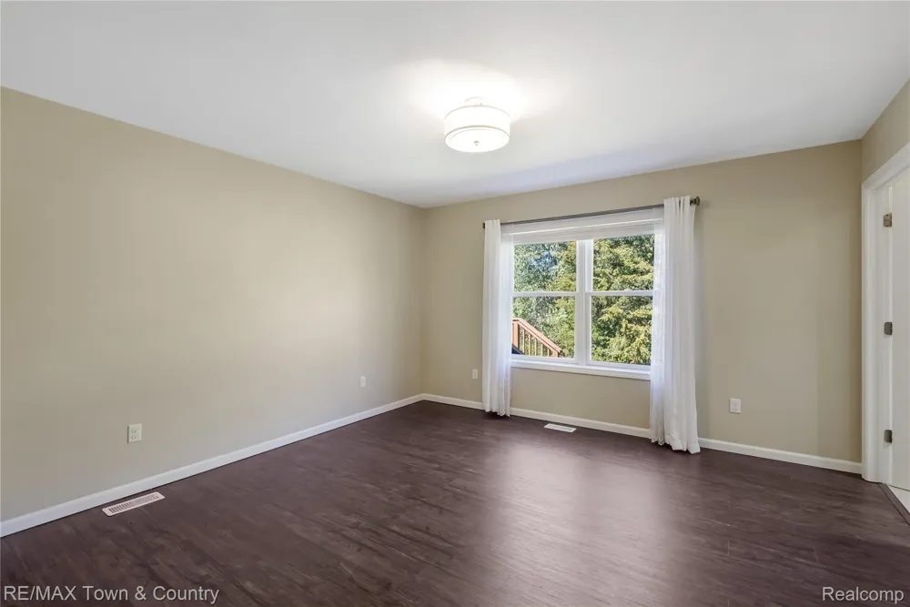 7070 Cambridge Drive #12 Flushing Charter Township, MI 48433