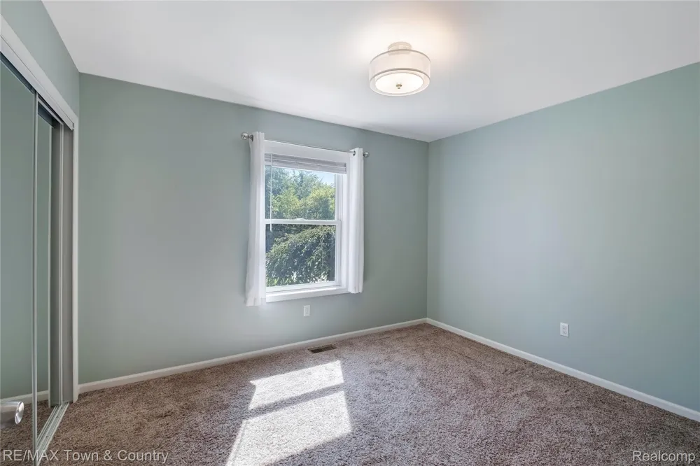 7070 Cambridge Drive #12 Flushing Charter Township, MI 48433