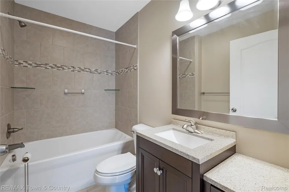7070 Cambridge Drive #12 Flushing Charter Township, MI 48433