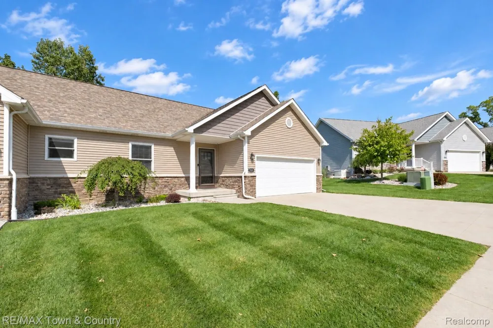 7070 Cambridge Drive #12 Flushing Charter Township, MI 48433