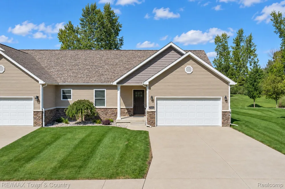 7070 Cambridge Drive #12 Flushing Charter Township, MI 48433