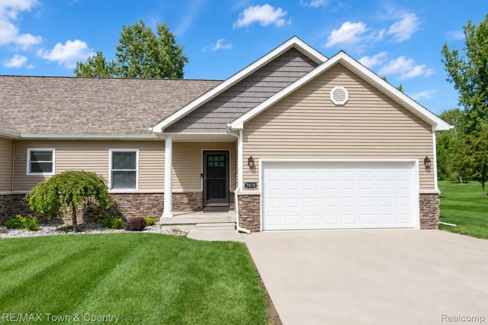 7070 Cambridge Drive #12 Flushing Charter Township, MI 48433