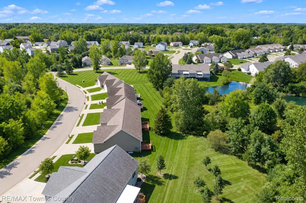 7070 Cambridge Drive #12 Flushing Charter Township, MI 48433