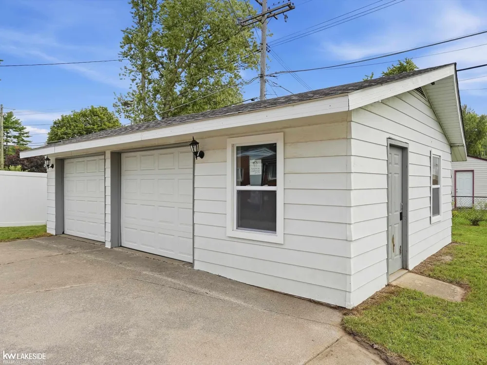 43016 Penny Drive Sterling Heights City, MI 48314