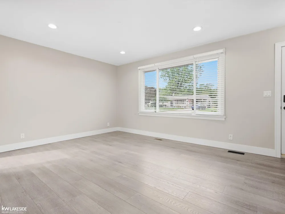 43016 Penny Drive Sterling Heights City, MI 48314