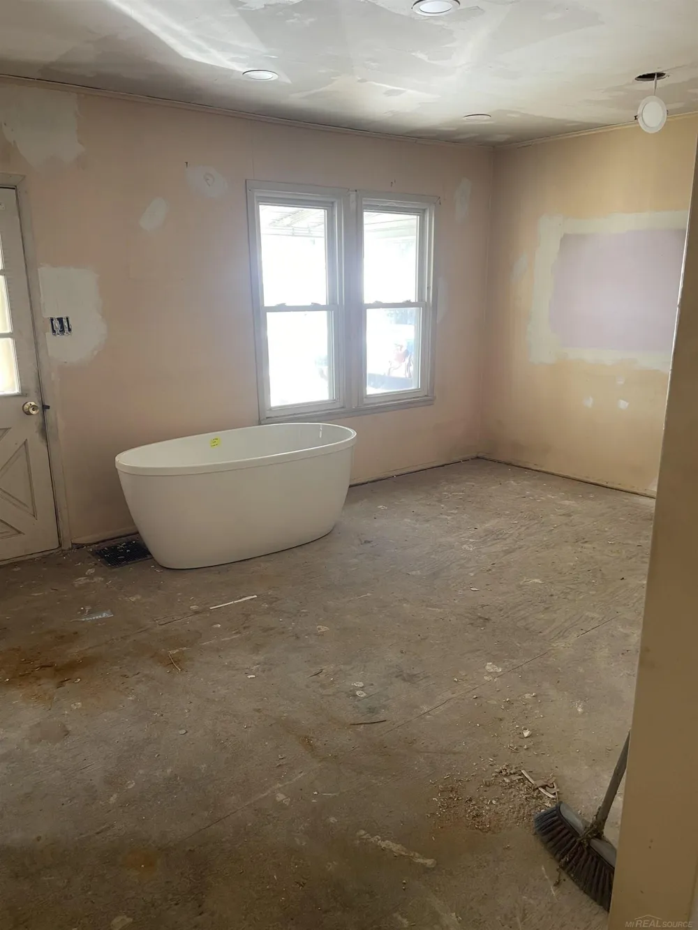 7599 Paige Avenue Warren City, MI 48091