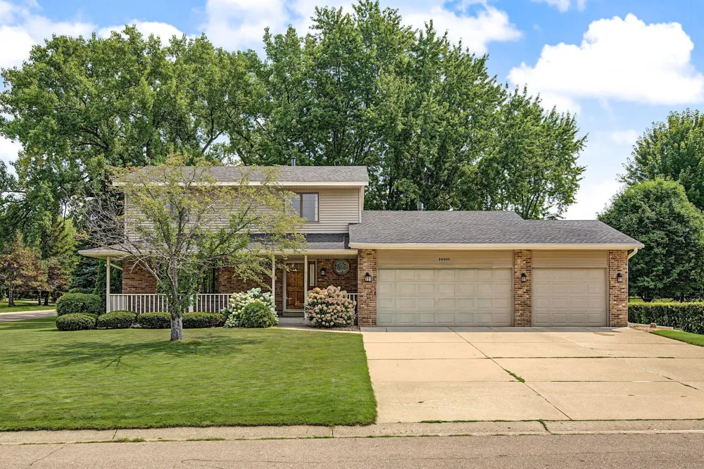 16205 Logarto Lane Lakeville, MN 55044
