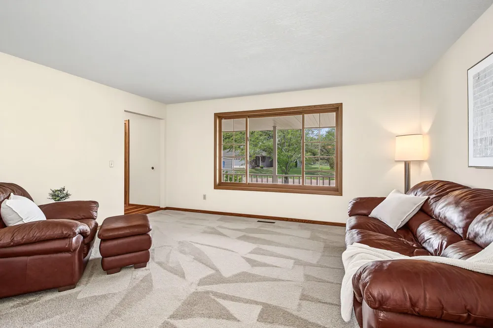 16205 Logarto Lane Lakeville, MN 55044