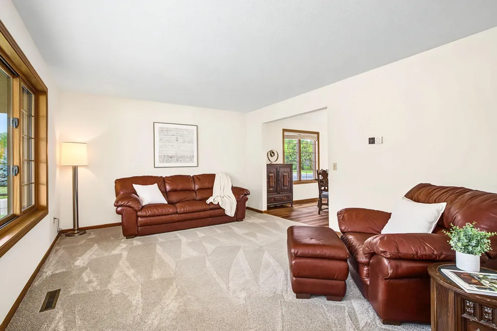 16205 Logarto Lane Lakeville, MN 55044
