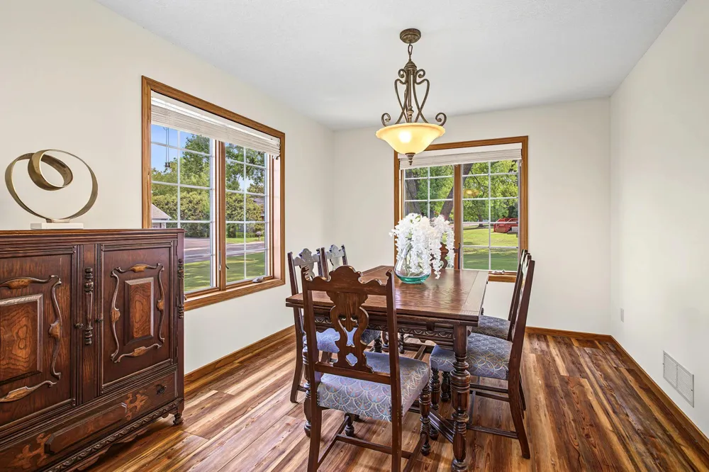 16205 Logarto Lane Lakeville, MN 55044