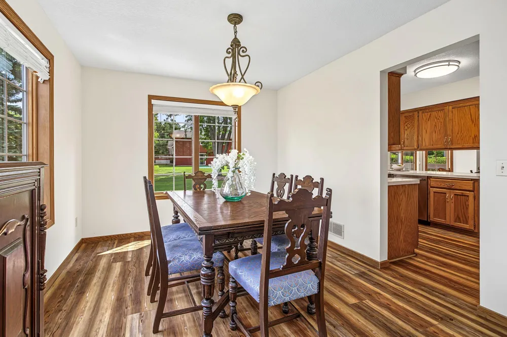 16205 Logarto Lane Lakeville, MN 55044