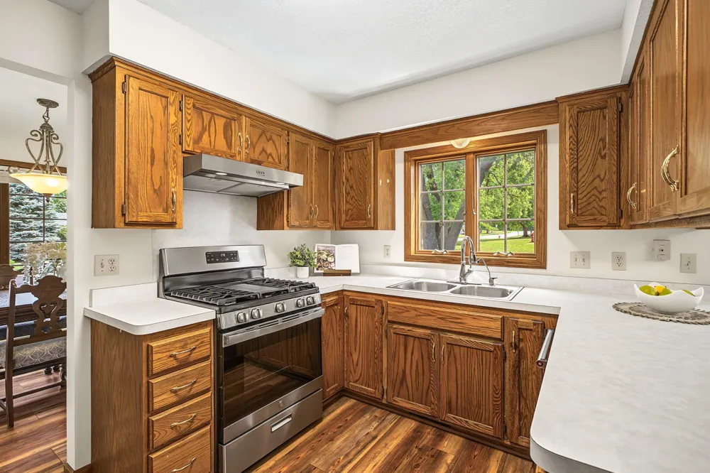 16205 Logarto Lane Lakeville, MN 55044