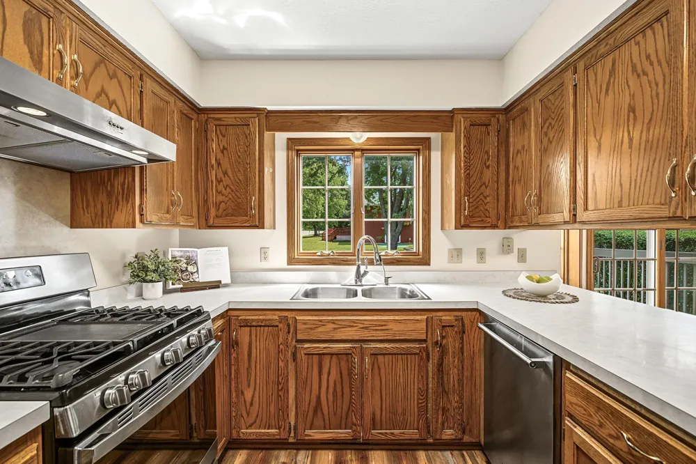 16205 Logarto Lane Lakeville, MN 55044