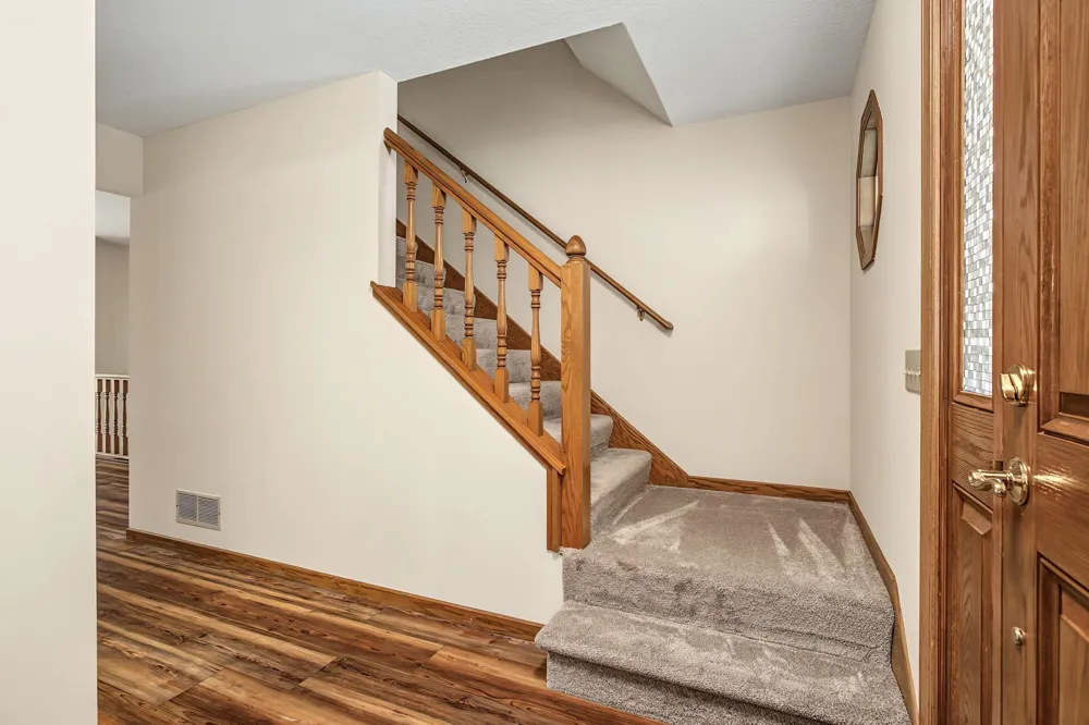 16205 Logarto Lane Lakeville, MN 55044