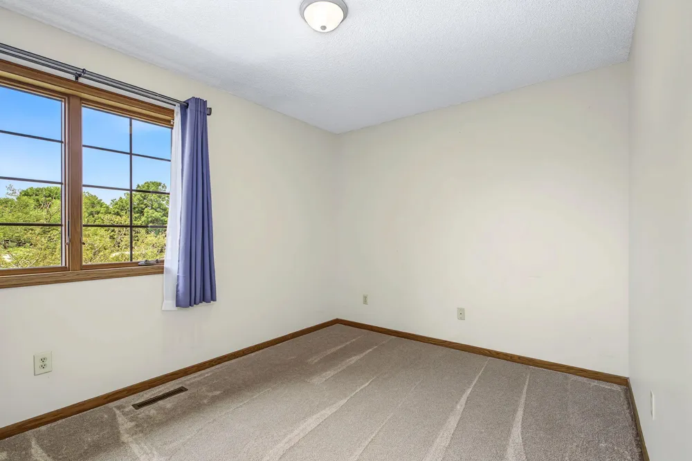 16205 Logarto Lane Lakeville, MN 55044