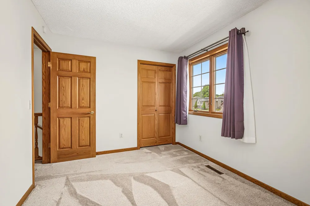 16205 Logarto Lane Lakeville, MN 55044