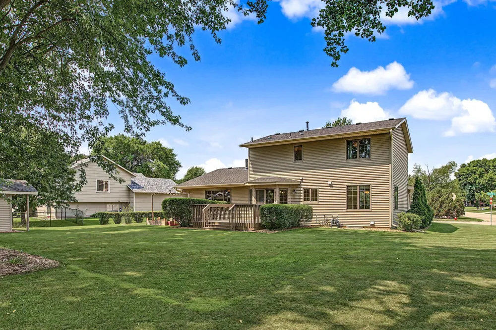 16205 Logarto Lane Lakeville, MN 55044