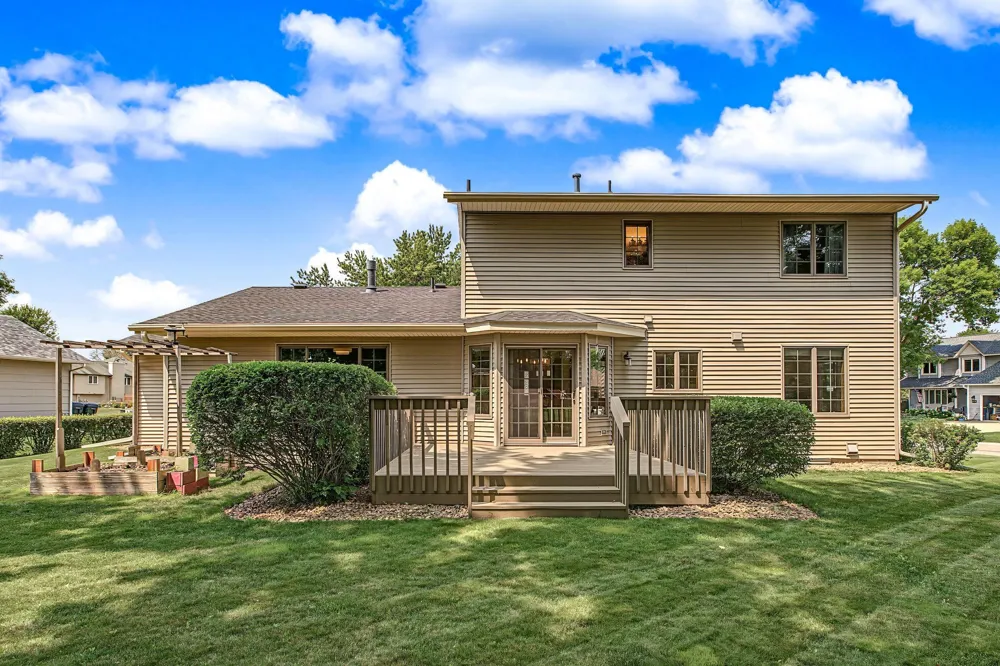 16205 Logarto Lane Lakeville, MN 55044