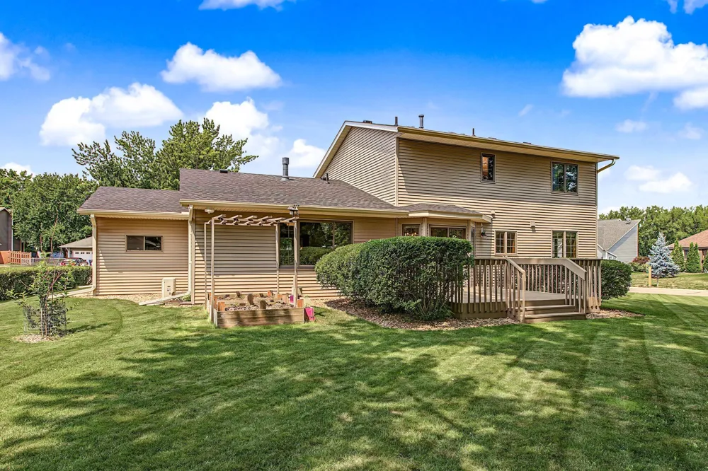 16205 Logarto Lane Lakeville, MN 55044