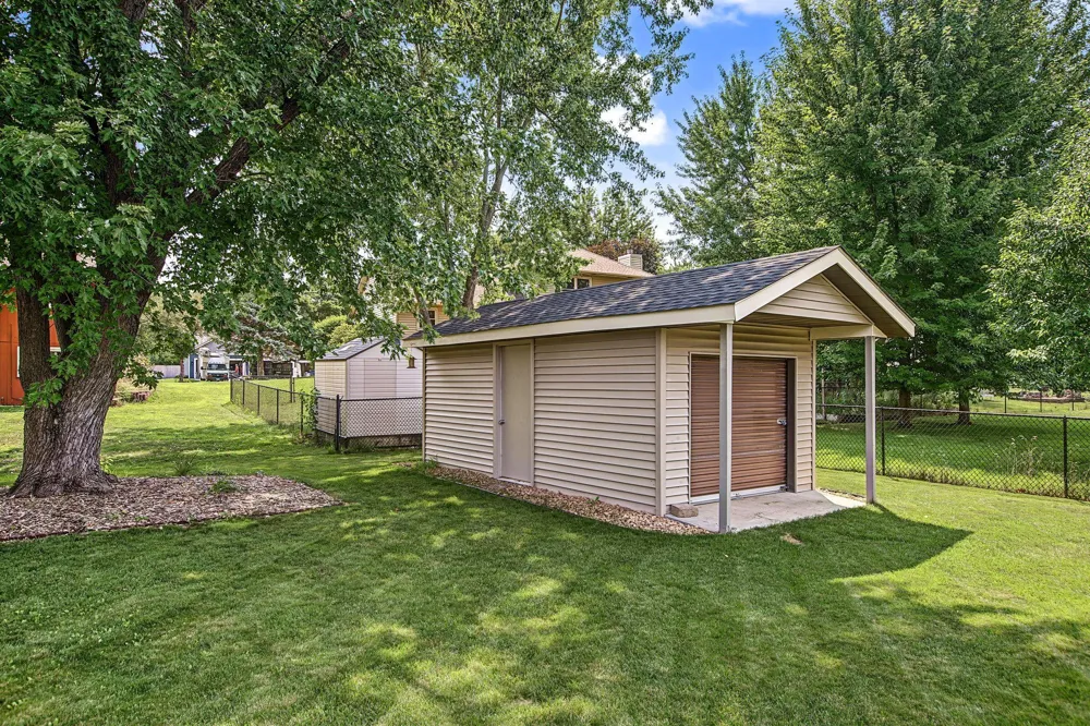 16205 Logarto Lane Lakeville, MN 55044