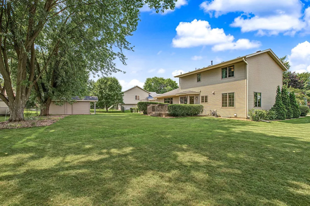 16205 Logarto Lane Lakeville, MN 55044