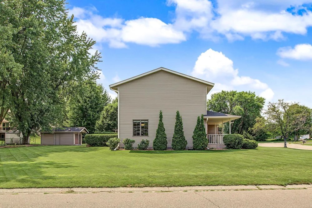16205 Logarto Lane Lakeville, MN 55044