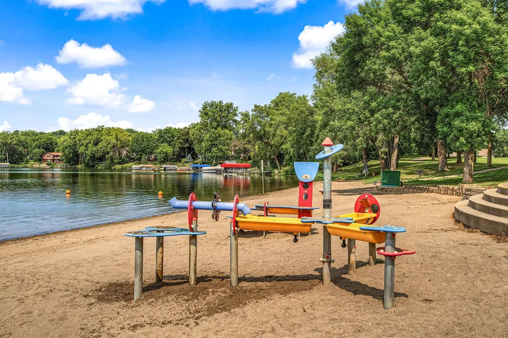 16205 Logarto Lane Lakeville, MN 55044