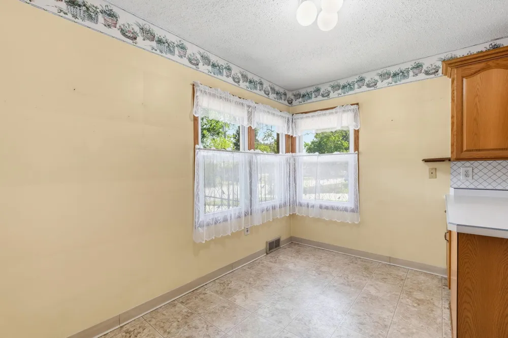 4725 Krech Avenue White Bear Lake, MN 55110