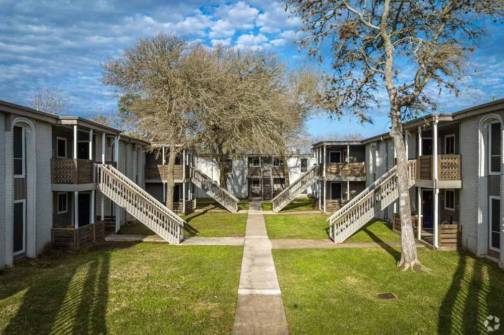 132 Oyster Creek Drive #18 Lake Jackson, TX 77566
