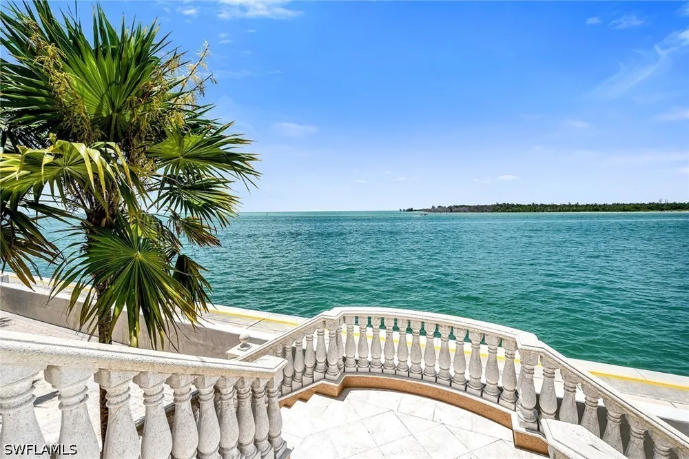 La Peninsula Boulevard #603 Naples, FL 34113