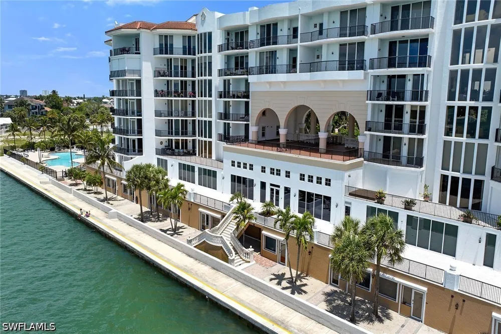La Peninsula Boulevard #603 Naples, FL 34113