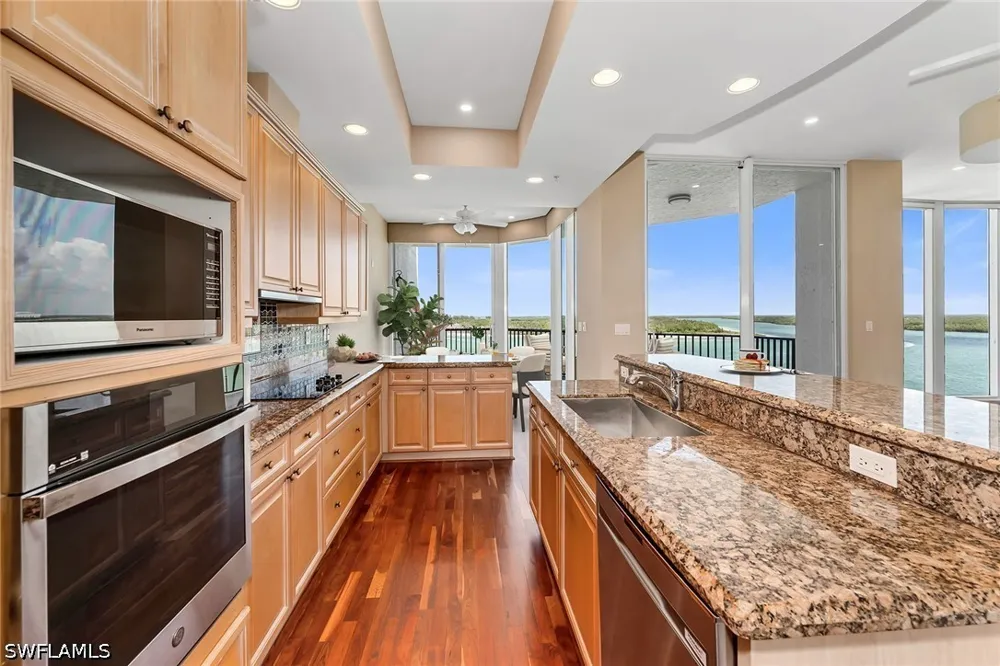 La Peninsula Boulevard #603 Naples, FL 34113