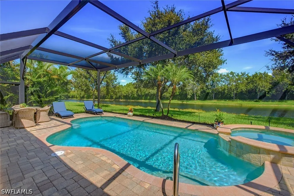 Aviamar Circle Naples, FL 34114